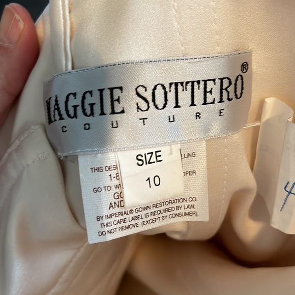 NWOT MAGGIE SOTTERO WEDDING DRESS - Picture 9 of 10
